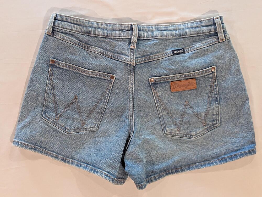 Wrangler Retro Shorts Womens 31 Blue Denim Hot Pants Mid Rise Stretch 3 Inseam